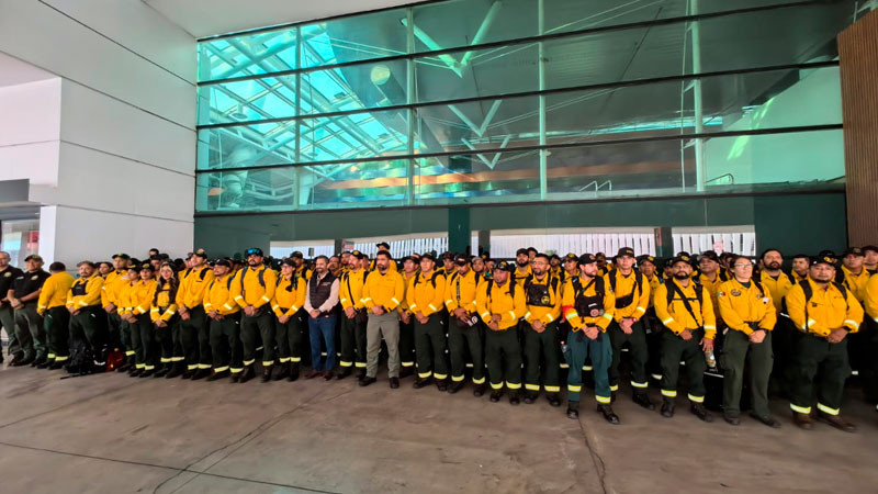 Gobierno de México moviliza segundo contingente de combatientes forestales para apoyar a Canadá; 13 son de Michoacán 