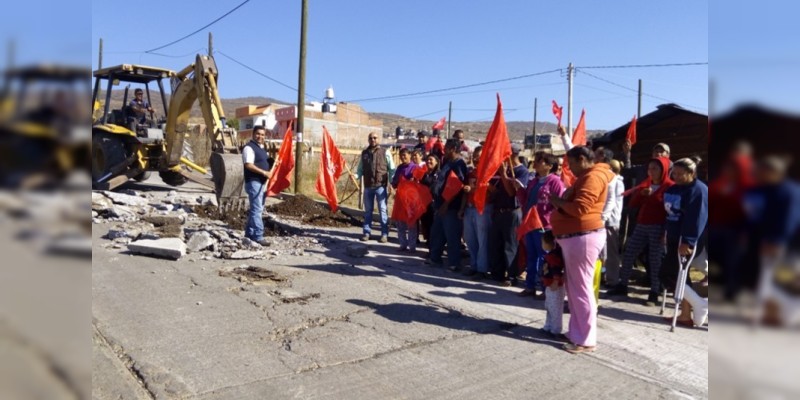 Rehabilitan colector de drenaje en Itzícuaro 