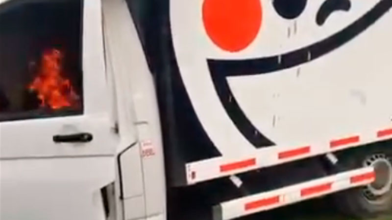 Protestas de comuneros de Arantepacua, rebasan lo legal, queman una camioneta y golpean a funcionario estatal 