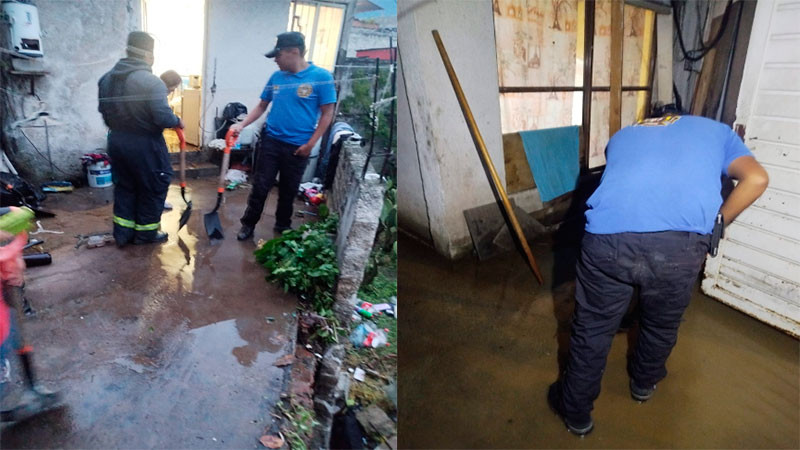 Bomberos de Zitácuaro, Michoacán, auxilian a personas afectadas en su propiedad por lluvias 