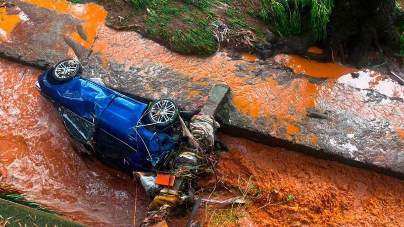 Fuerte tromba provoca inundaciones y afecta viviendas en Pátzcuaro, Michoacán 