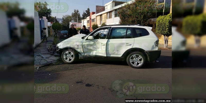 Conductor choca contra auto y casa en Morelia; pérdidas totales - Foto 3 