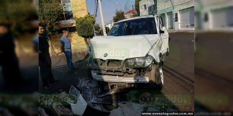 Conductor choca contra auto y casa en Morelia; pérdidas totales - Foto 4 