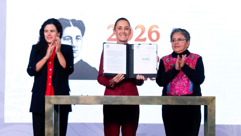 Firma Sheinbaum decreto para fortalecer la transparencia; publicarán contratos del gobierno 