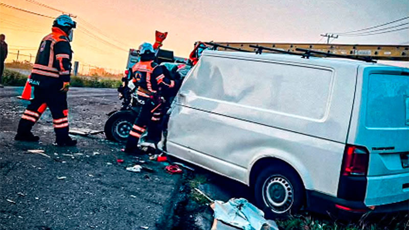 Queda prensado un hombre en choque frontal en la carretera a Los Cues de El Marqués, Querétaro 