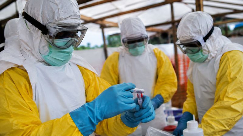 OMS pide más apoyo ante avance del ébola en República Democrática del Congo 