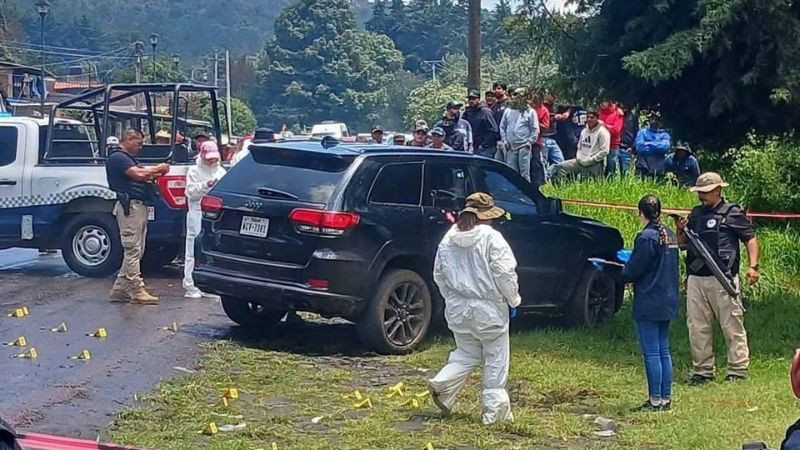 Acribillan a dos hombres en Salvador Escalante; comuneros impiden a la Fiscalía Michoacán retirar los cuerpos y asegurar la camioneta 