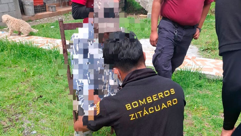 Bomberos de Zitácuaro, Michoacán auxilian a dos personas intoxicadas 
