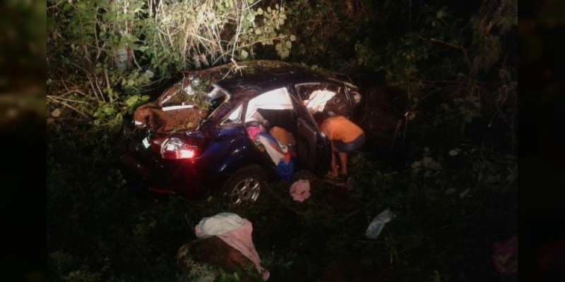 Adolescente y bebé pierden la vida en accidente vial en Tlalpujahua, Michoacán 