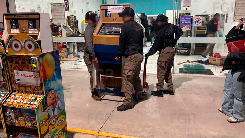 Aseguran 36 máquinas tragamonedas y detienen a una persona durante cateo de la FGR en Pachuca 