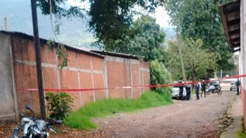 Hallan cadáver en una camioneta en Uruapan, Michoacán  