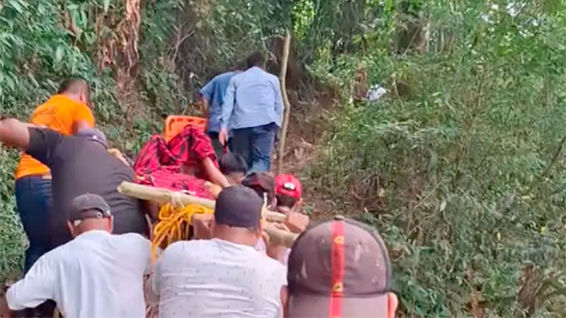 Rescatan con vida a hombre tras pasar 15 días atrapado en un cenote entre Veracruz y Oaxaca 
