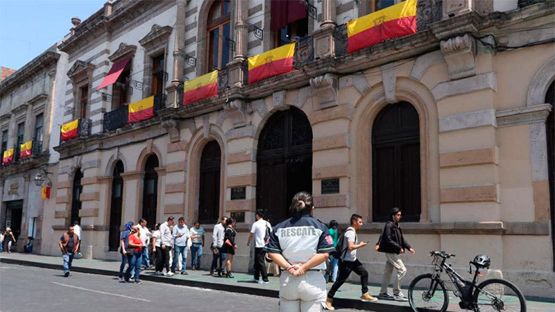 Juan Carlos Venegas pide cotización oficial del INAH por daños en puerta del Congreso de Michoacán; solicita a Baltazar Gaona mostrar pago de multa por apología del delito 