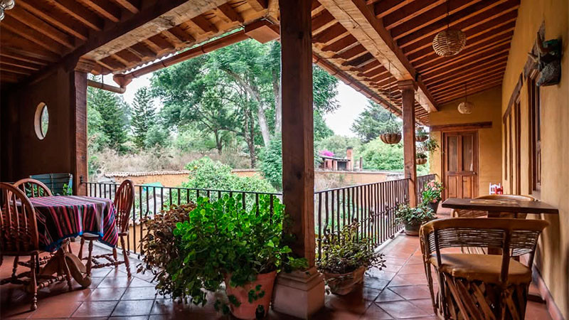 Hoteles de Michoacán pierden clientes frente a Airbnb, expone Roberto Monroy 