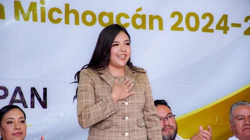 Por primera vez, una mujer gobierna Charapan; Octavio Ocampo reconoce su trabajo en su Segundo Informe 