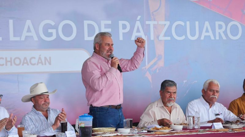 Destaca Bedolla el trabajo de 40 comunidades indígenas en la recuperación del lago de Pátzcuaro 