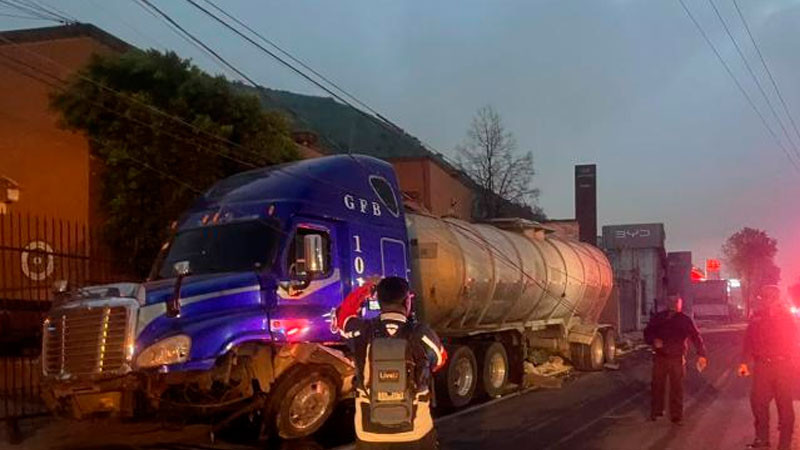 Choque de tráiler colapsa Vía Morelos, en Ecatepec; cierran paso a la CDMX 
