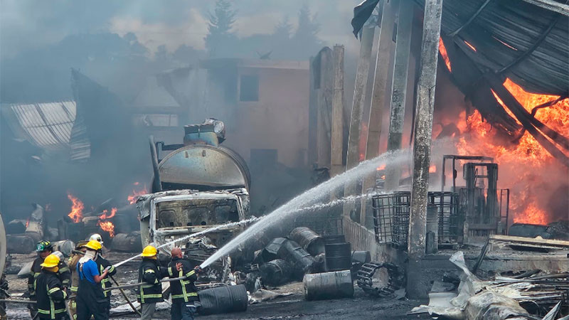 Se incendia recicladora en Ciudad Hidalgo, Michoacán  
