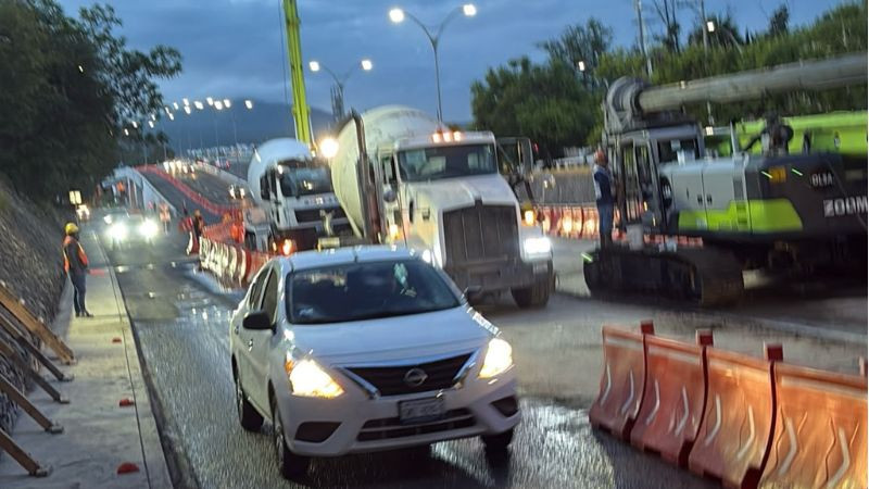 Mantienen ajustes viales en Bernardo Quintana por obras del tren en Querétaro 