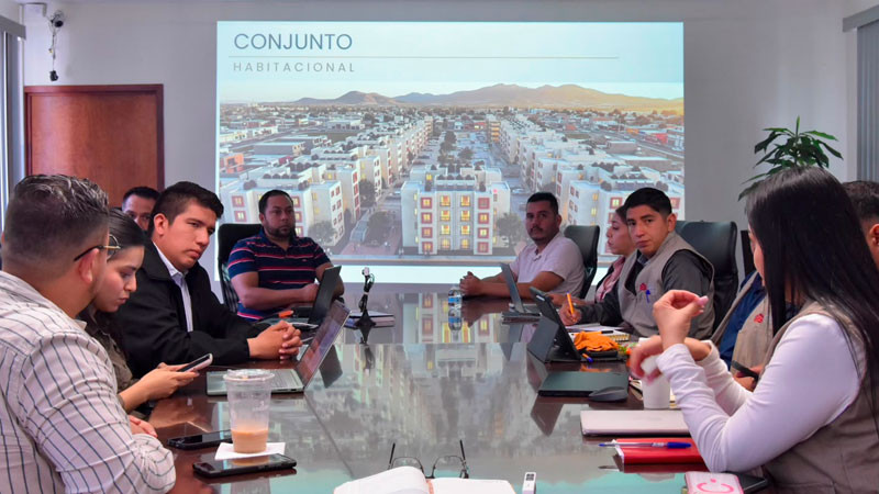 Más de mil 330 familias, cerca de estrenar hogar; evalúan obras habitacionales en 6 municipios 