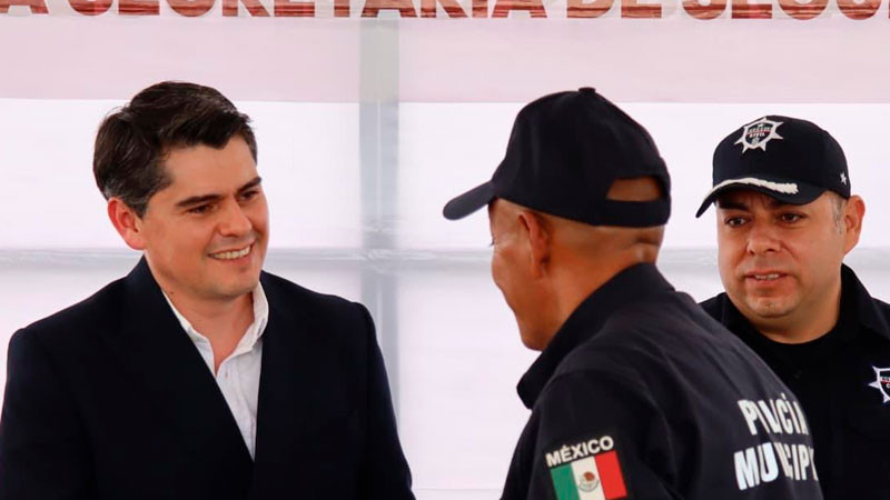 Ayuntamiento de Zitácuaro fortalece a la Policía de Zitácuaro con nuevo equipamiento y estímulos 