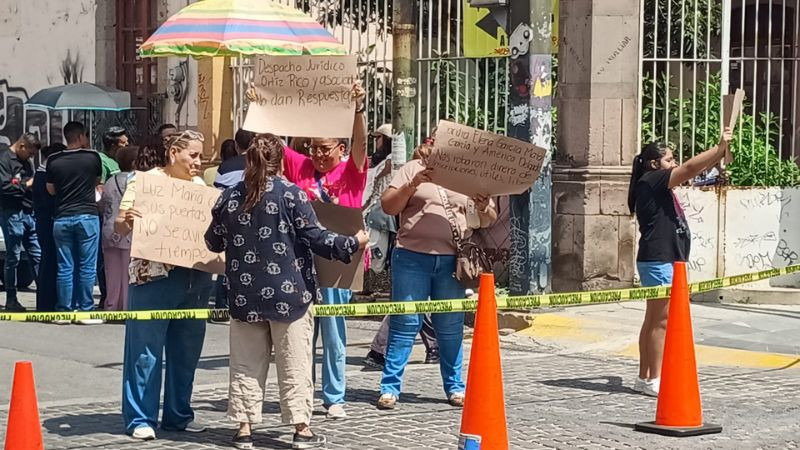 Padres de familia exigen devolución de pagos tras cierre del Centro Educativo Luz María en Celaya 