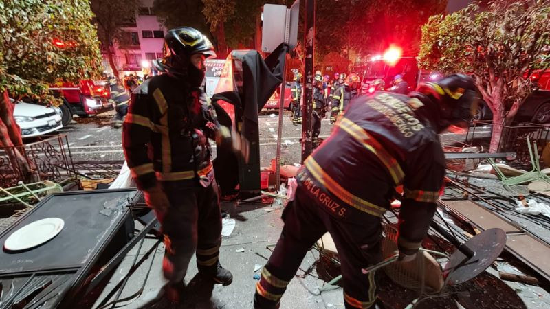 Explosión por acumulación de gas deja 10 elementos de emergencia heridos en la Roma Norte de la CDMX