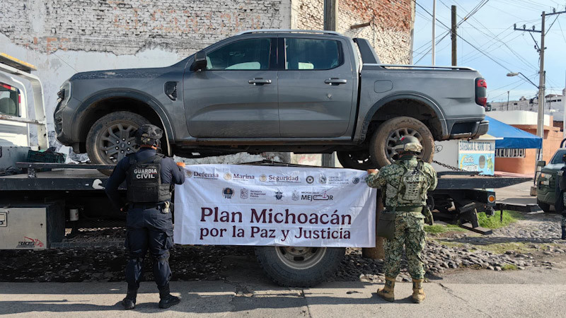 En Apatzingán, Michoacán la Guardia Civil asegura camioneta robada y artefacto explosivo  