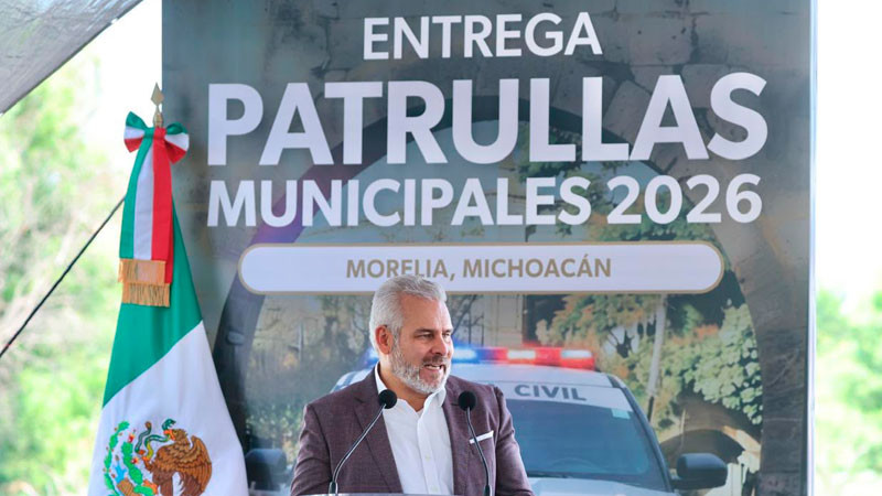Con entrega de patrullas a 10 municipios, fortalece Bedolla estrategia de seguridad 