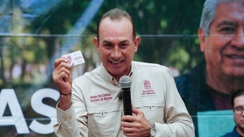 Semigrante entrega apoyos de Reencuentro Familiar y Orgullo Migrante en Zinapécuaro 