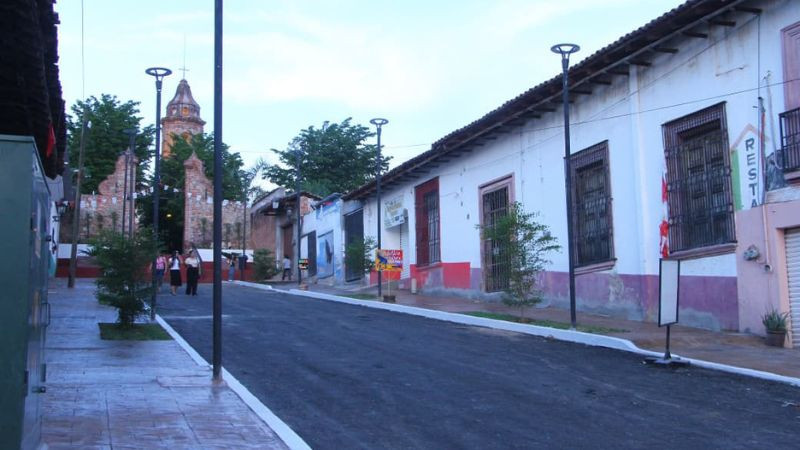 Entrega Pablo Varona la remodelacion de una de las calles principales de Huetamo 