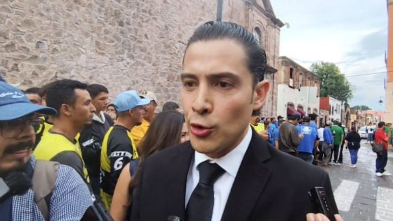 Niega David Cortés estar abajo en encuestas y desestima medición de Memo Valencia 