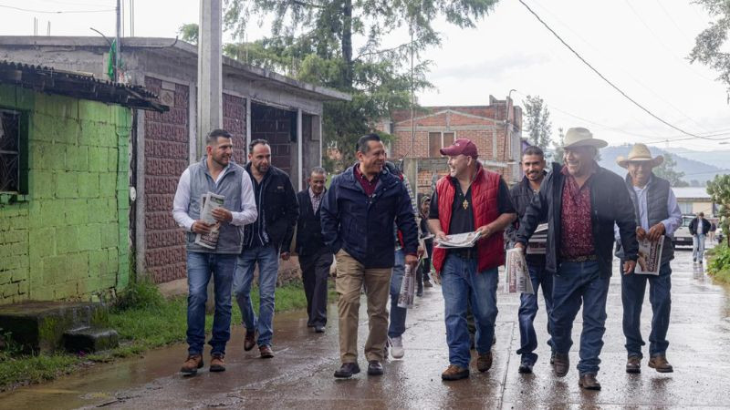 Veintisiete años recorriendo Michoacán: la ventaja territorial de Carlos Torres Piña 