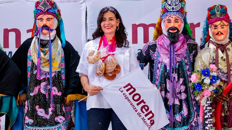 Gaby Molina reafirma en Caltzontzin su vínculo con las comunidades 