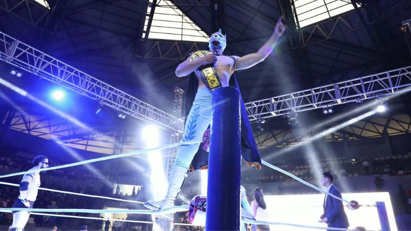 Con gran función de lucha libre, Alfonso Martínez reinaugura el Domo Bicentenario 