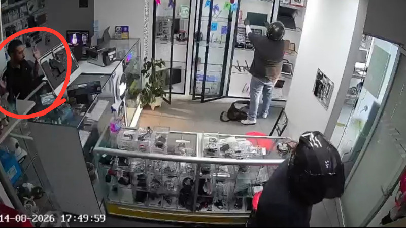 En solo 42 segundos, sujetos armados asaltan negocio en pleno Centro de Celaya, Guanajuato  