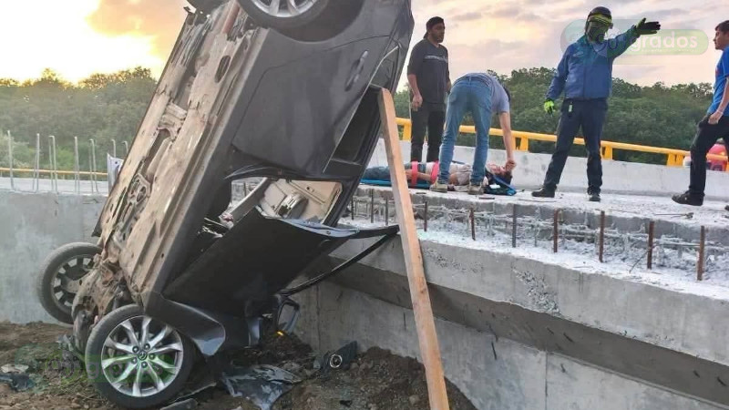 Accidente en la Siglo XXI deja dos personas heridas en Taretan 
