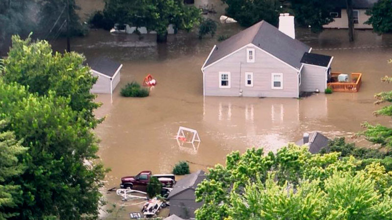 Inundaciones en Indiana dejan al menos 5 muertos 