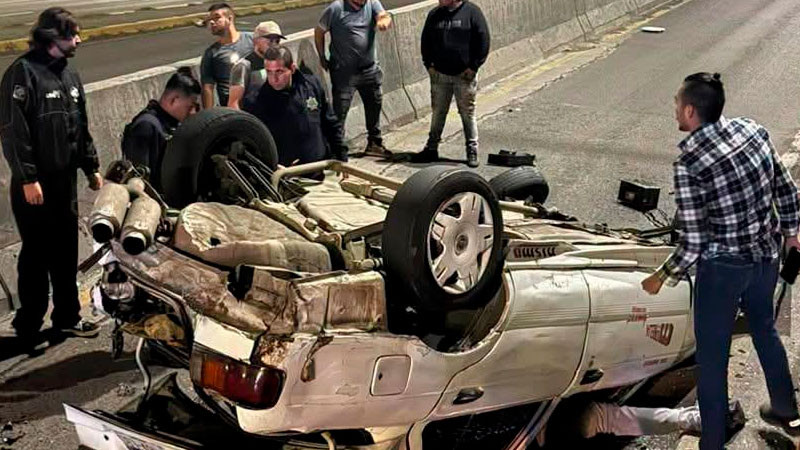 Se registra aparatosa volcadora en Morelia, Michoacán, deja dos heridos 