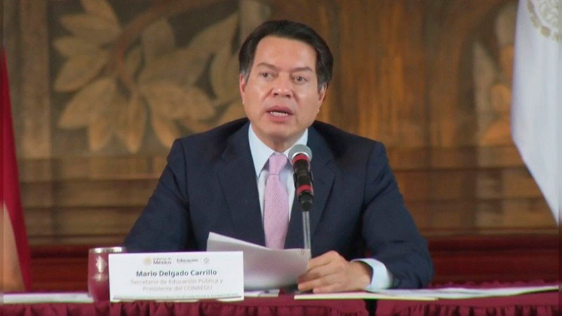 SEP anuncia consulta a miles de profesores sobre uso de celulares y dispositivos en escuelas 