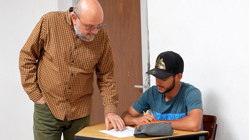 D4TA Datos Gratis ahora beneficiará a docentes de bachillerato y universidad pública 