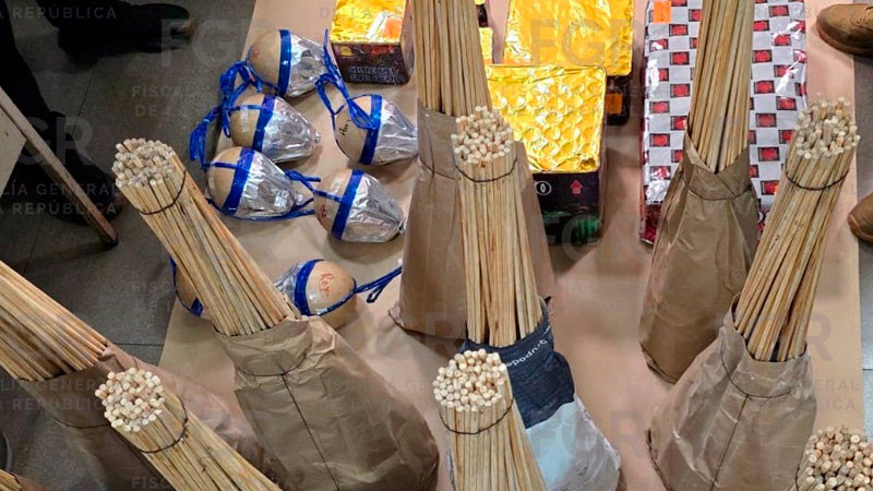 FGR decomisa más de 900 artefactos pirotécnicos y detiene a un sospechoso, en Nahuatzen, Michoacán 