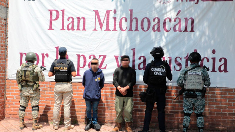 En Zinapécuaro, Michoacán detienen a cuatro personas y asegura armas, estupefacientes y equipo táctico durante cateos  