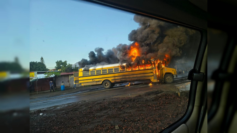 Bloqueos y quema de vehículos sacuden Michoacán; afectaciones en Zamora, La Piedad, Ecuandureo, Purépero, Tangancícuaro y Carapan, y se extienden a más municipios