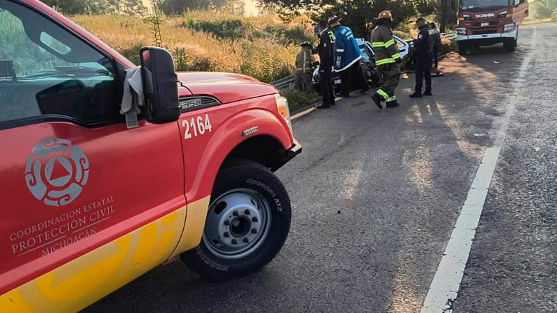 Accidente vehicular en la Morelia-Pátzcuaro deja dos menores muertos y dos adultos heridos 