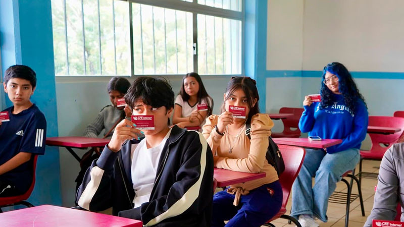 ¡Ya comenzó la entrega de chips D4TA Datos Gratis en prepas de Michoacán! 