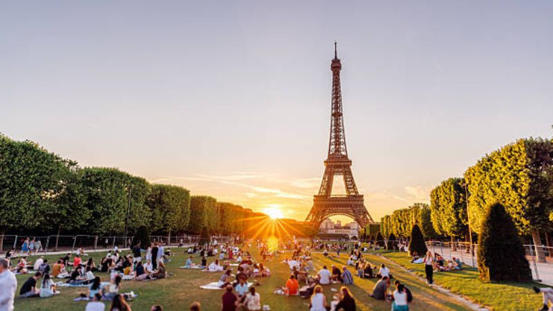 Francia reporta mil 243 fallecimientos durante segunda ola de calor 