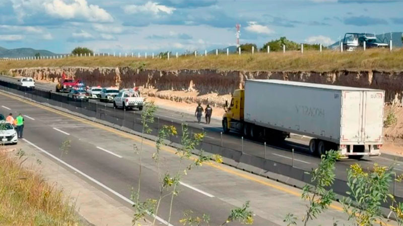 Intento de asalto a un tráiler en el Macrolibramiento Apaseo- Palmillas de Corregidora, Querétaro, deja el saldo de tres personas lesionadas  