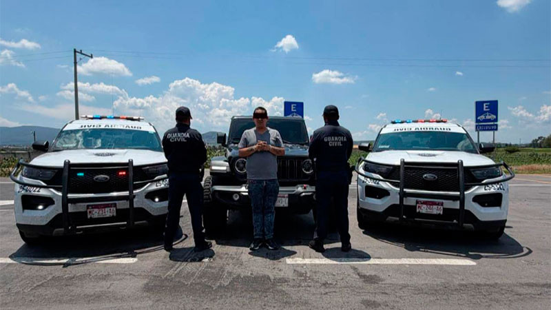 Detiene la Guardia Civil a un sujeto que manejaba un auto robado en EU en la autopista Morelia-Salamanca  