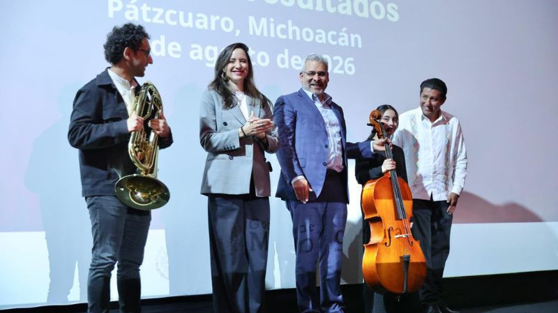 Bedolla y Claudia Curiel impulsan la cultura con entrega de instrumentos a 6 bandas musicales en Pátzcuaro 